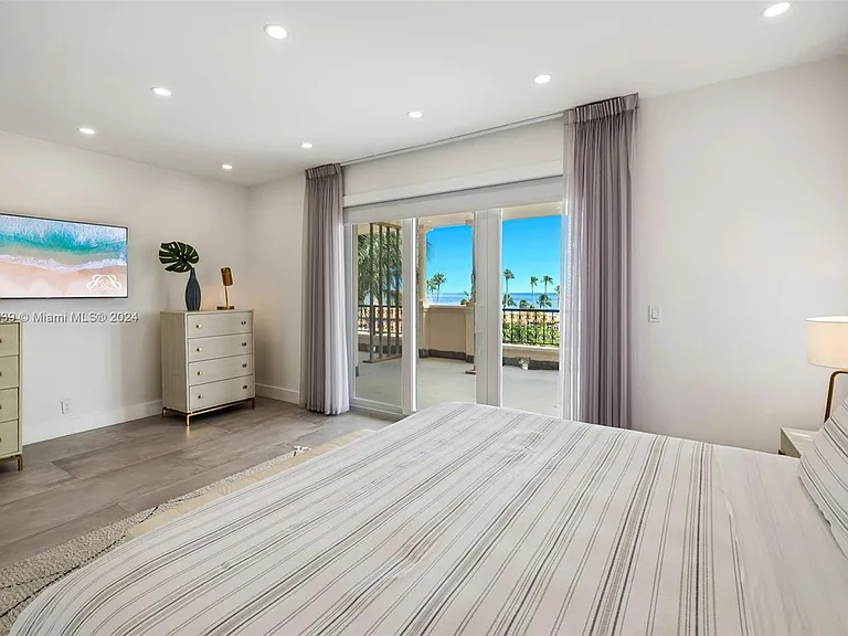 19144 Fisher Island Dr #19144 — Photo 21
