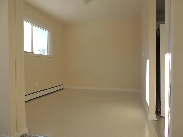 119 Sandra St — Photo 2