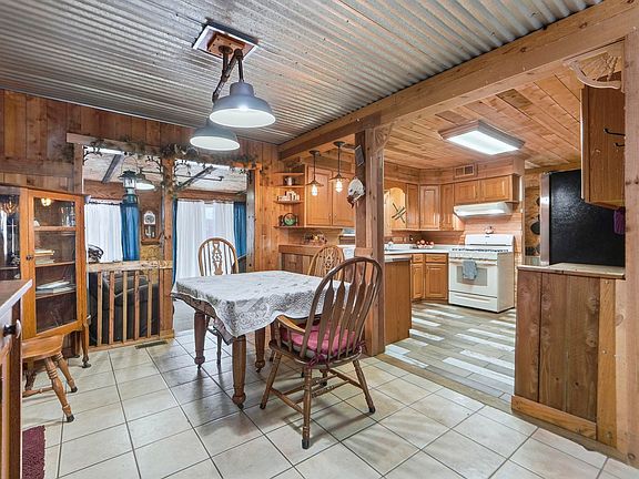 3rd image of 13 Linda Ln