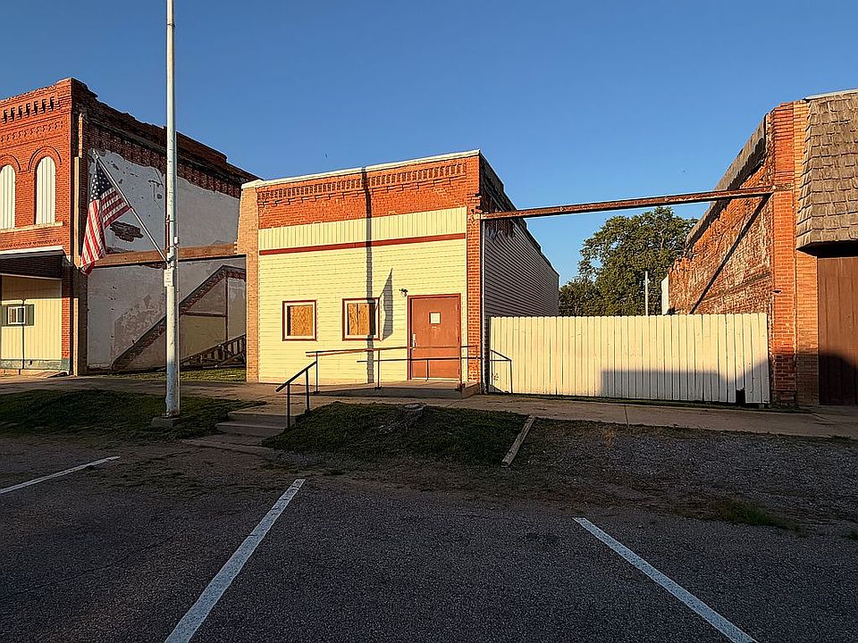 1st image of 520 Thayer Ave