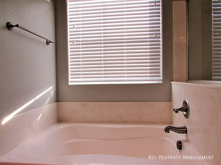 2021 Brush Stroke St — Photo 12