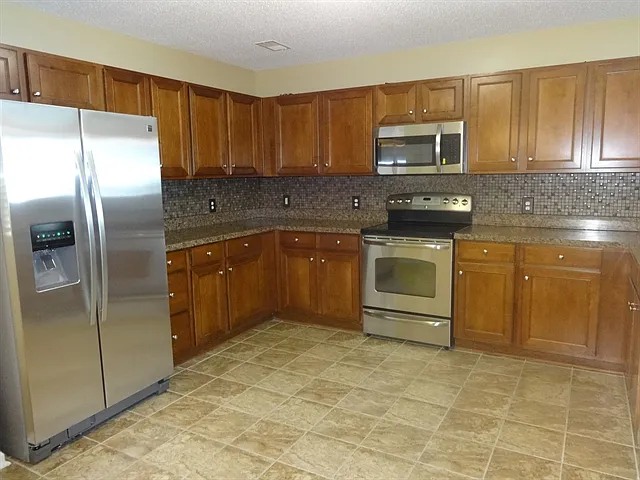345 Briarbend Rd — Photo 2