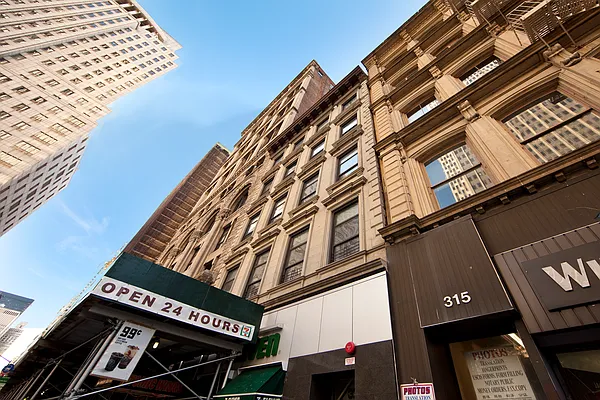 Rented by R New York | media 9