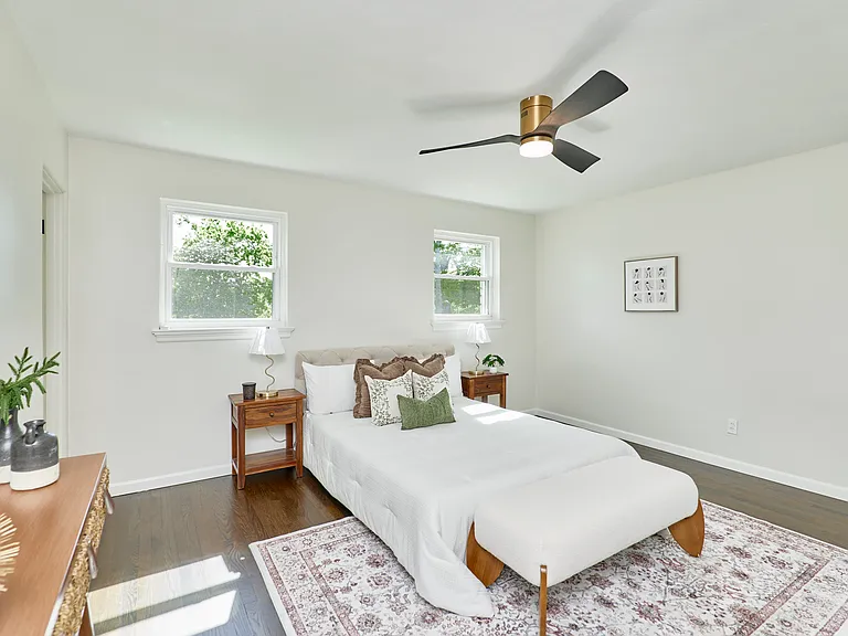 923 Swarthmore Ln — Photo 12