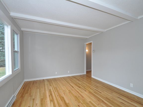 4th image of 915 Milwaukee Ave