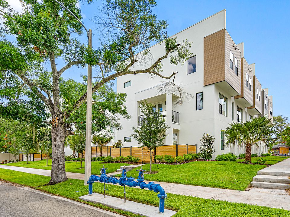 Walkable to the vibrant EDGE District