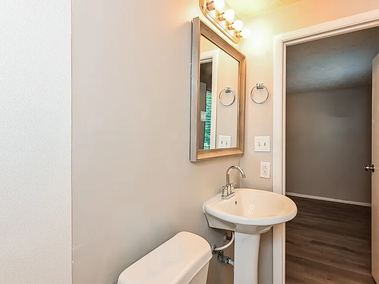 1860 Suwanee Ridge Ct — Photo 11