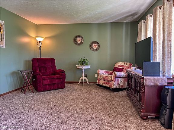 4th image of 2090 Lucille Dr NE