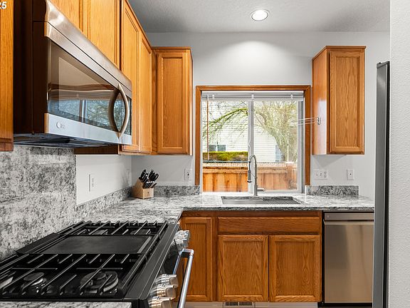 4th image of 7583 SE Hacienda St