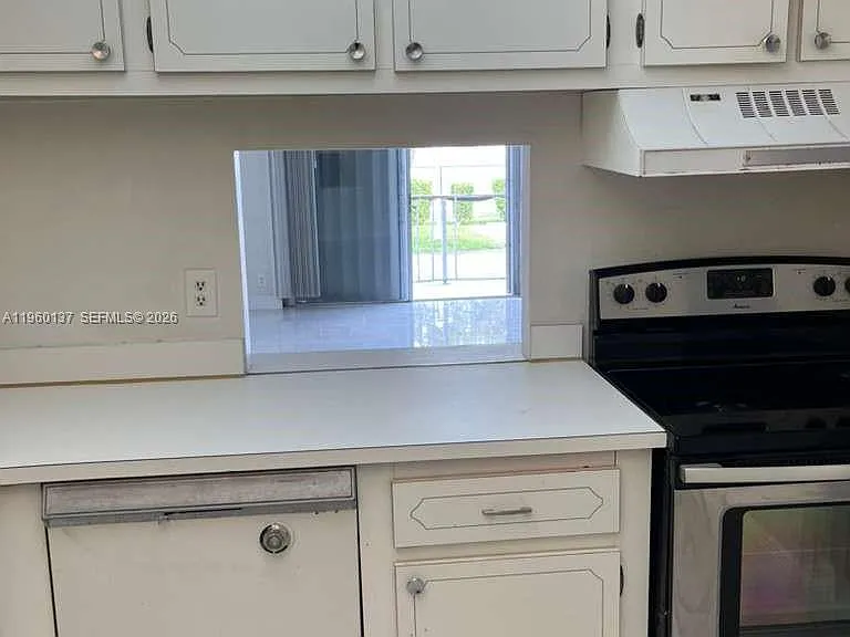 470 Executive Center Dr #1C — Photo 5