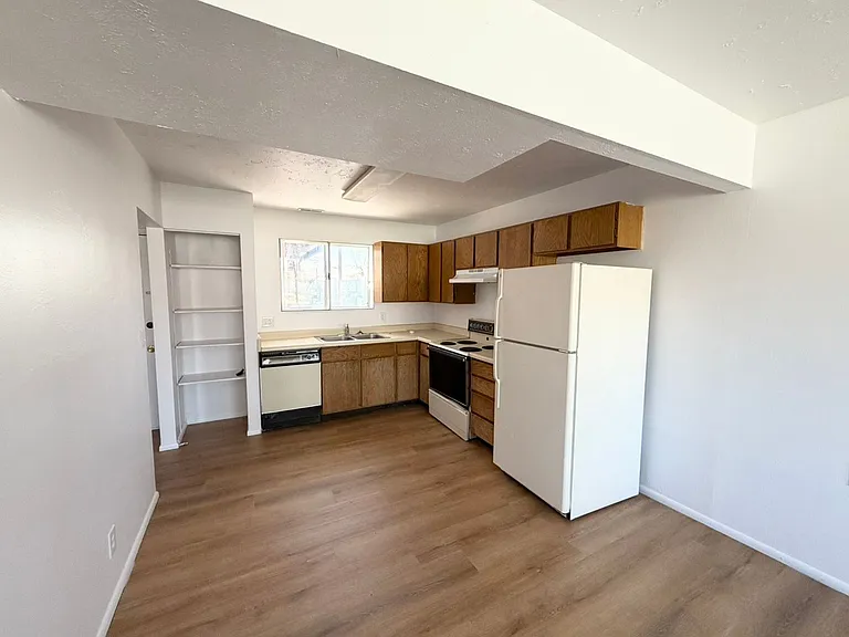 449-485 N 1465 W — Photo 1