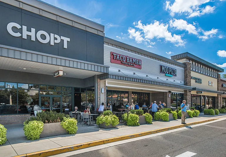 Easy Access to Restaurants