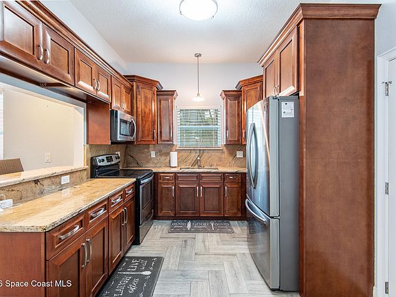 4th image of 2100 Vernon Pl