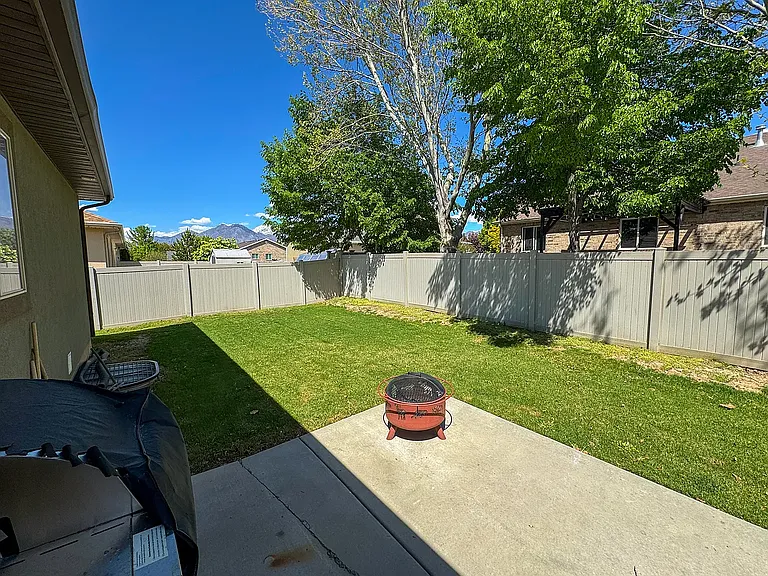 1661 S 1960 E — Photo 37
