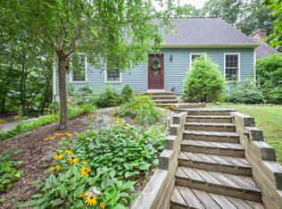 4 Country Village Ln, Clinton, CT 06413