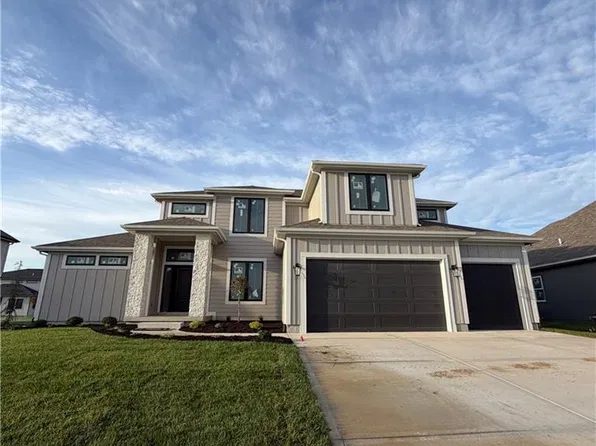2306 Foxtail Dr, Kearney, MO 64060