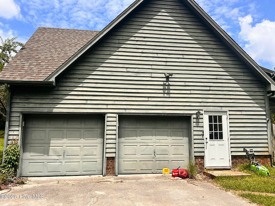2nd image of 140 Plantation Drive