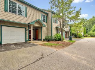 8 Deborah Ln, Dover, NH 03820