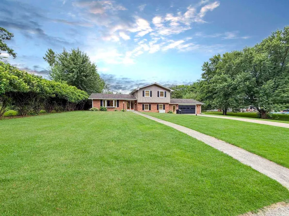 1348 N Lakeview Dr, Frankfort, IN 46041