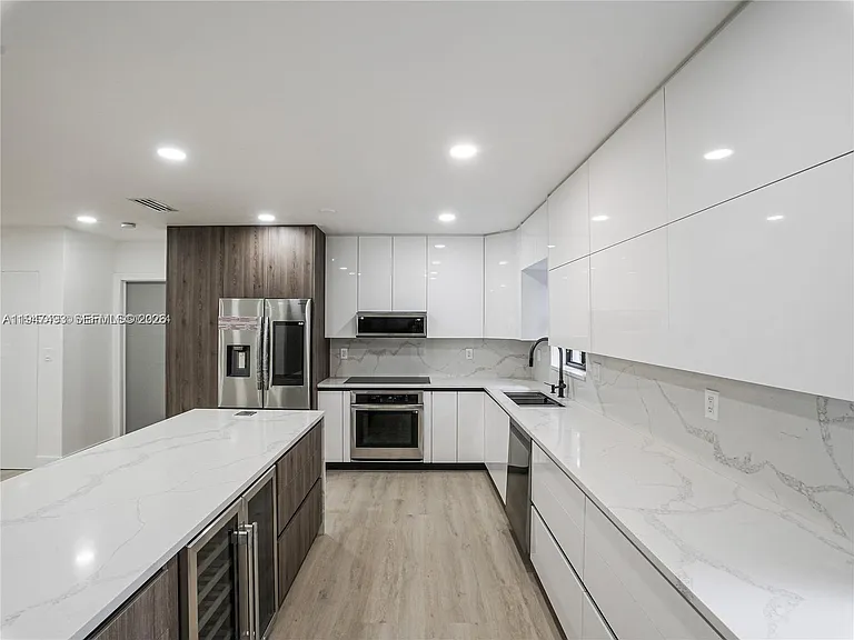 530 NE 91st St — Photo 13