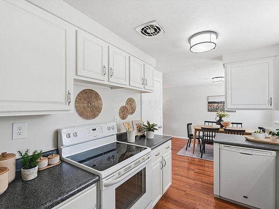 4th image of 3608 Panama Dr