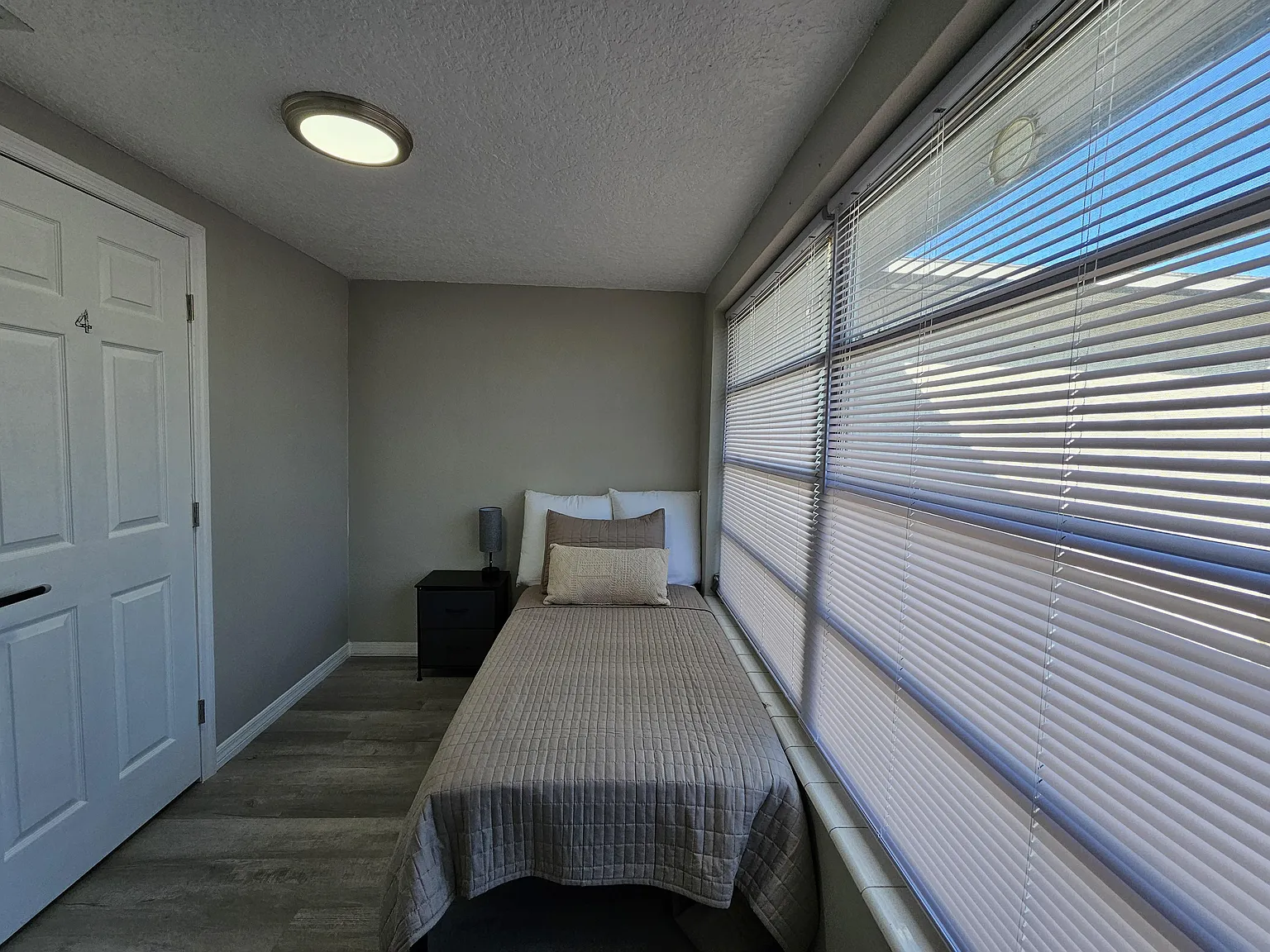 4 bed, 2.0 bath, 1100 sqft, $737 — Photo 4