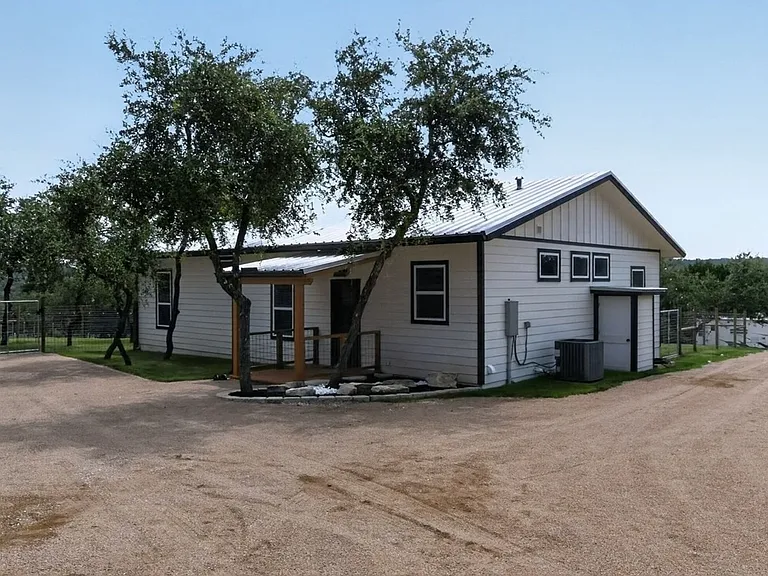 1130 Circle Acres Acres #A — Photo 1