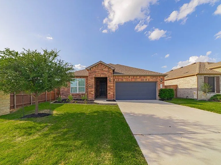 134 Thistle Trl — Photo 1