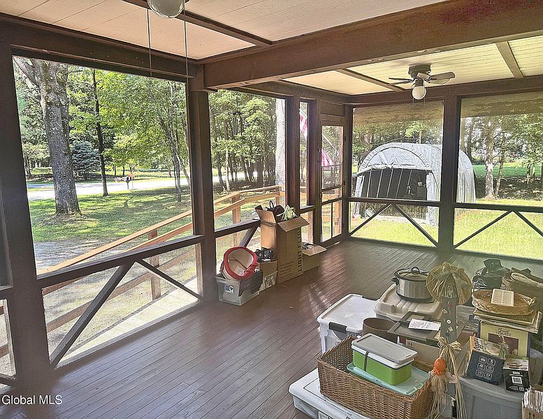 3rd image of 95 Northwoods Road