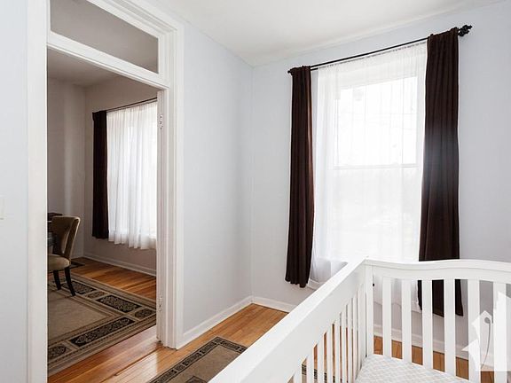 3rd image of 1635 N Ashland Ave APT 2L