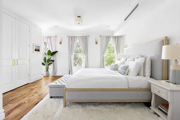 Sold by Compass | media 10