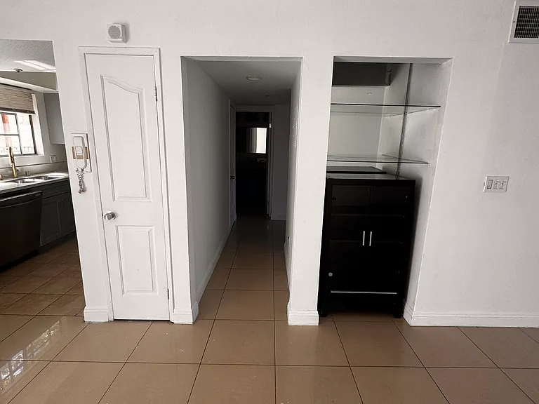 415 W Lexington Dr #2 — Photo 6