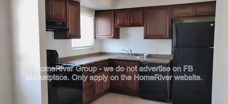 3 bed, 2.0 bath, 894 sqft, $1,295 — Photo 2