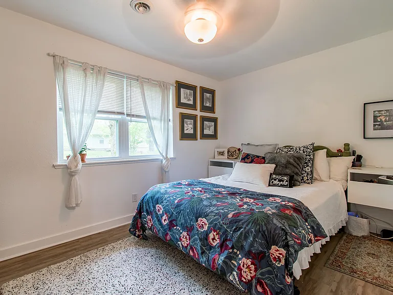 2332 S Clover Dr — Photo 7
