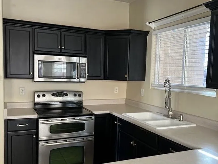 1058 S Red River Rd — Photo 3