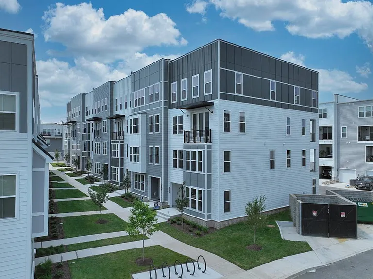 126 Zola Aly — Photo 1
