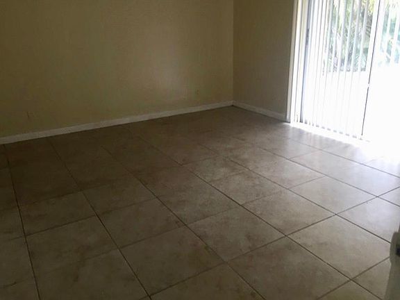 5th image of 11330 NW 39th St #W