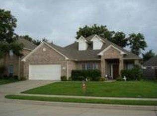 810 Huebner Way, Burleson, TX 76028