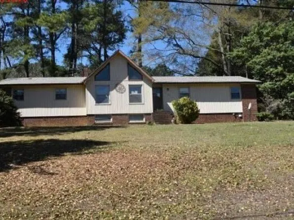 1102 Bass Dr, Clinton, NC 28328