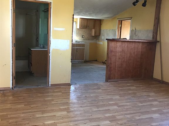 4th image of 312 W Henderson St
