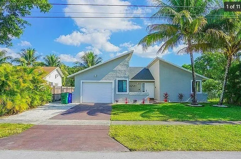 750 SW 55th Ave — Photo 2