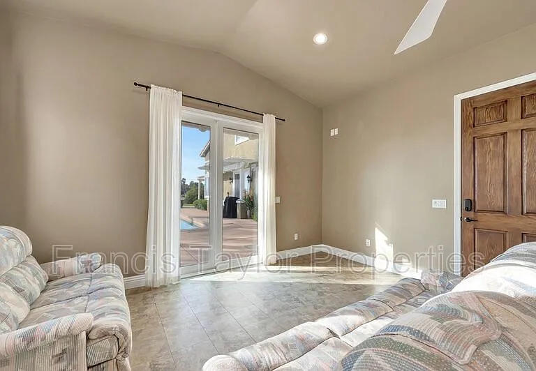 2861 Eastview Ter — Photo 9