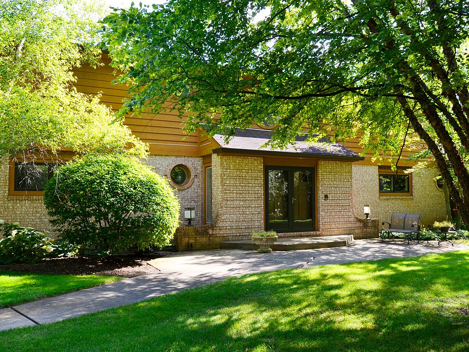 2nd image of 2960 Riverwoods Rd