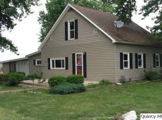515 W Sweet St, Hull, IL 62343