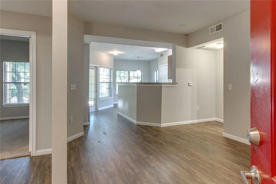 2 bed, 2.0 bath, 1028 sqft, $1,450 — Photo 3