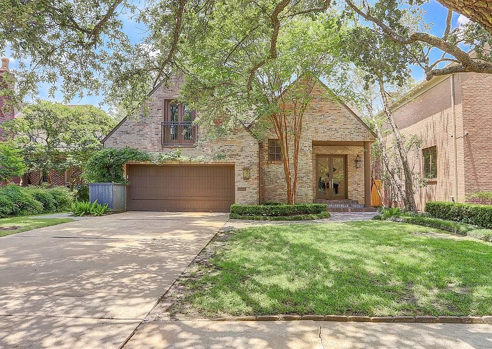 Welcome Home â This 5 bedroom 4.5 bath home is located in one of the most desirable locations in West U