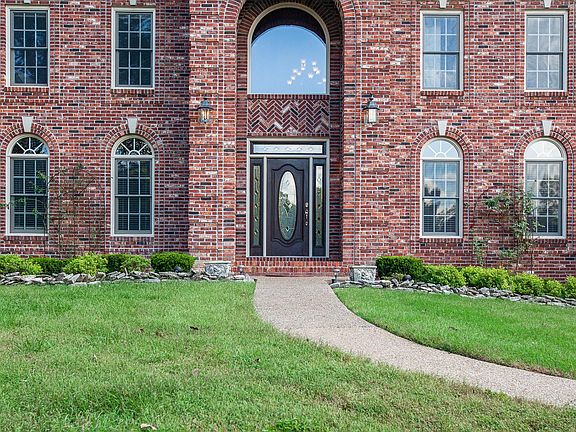 3rd image of 353 Lake Valley Dr