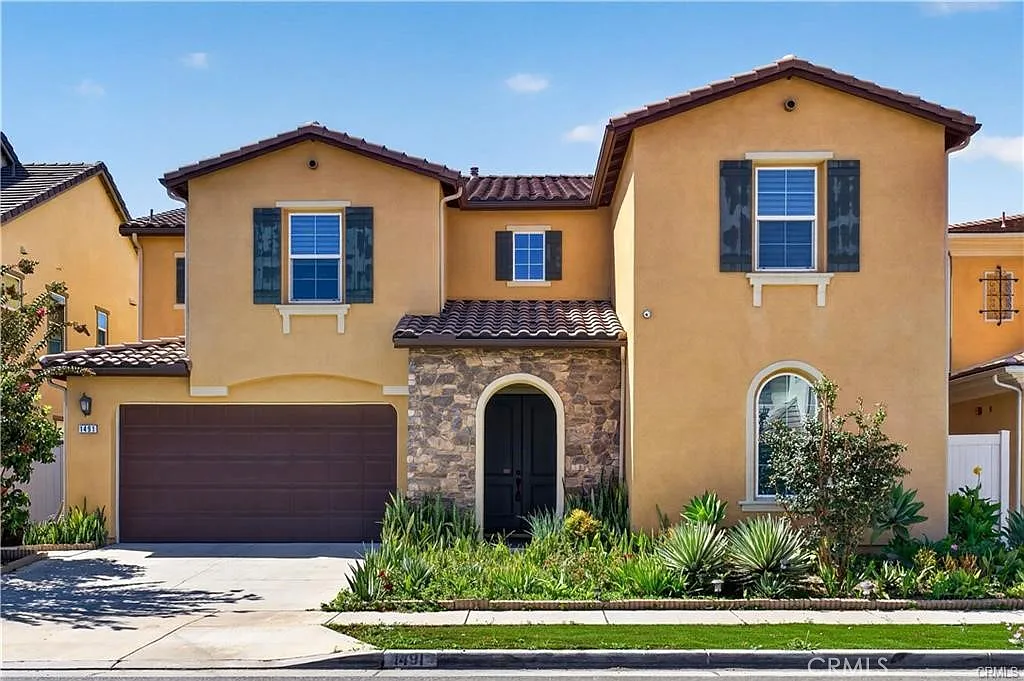 6 bed, 5.5 bath, 3976 sqft, $8,500 — Photo 1