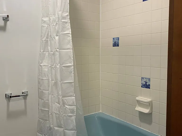 32 N College St #5 — Photo 8