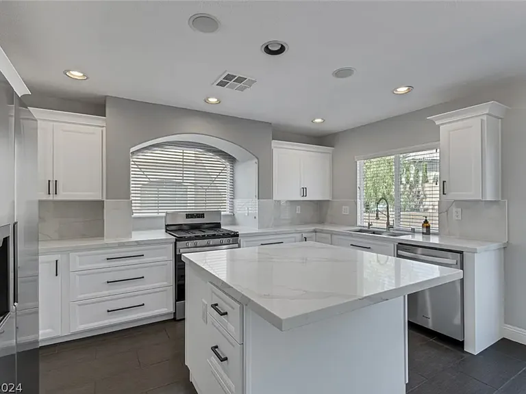 10941 Royal Highlands St — Photo 11